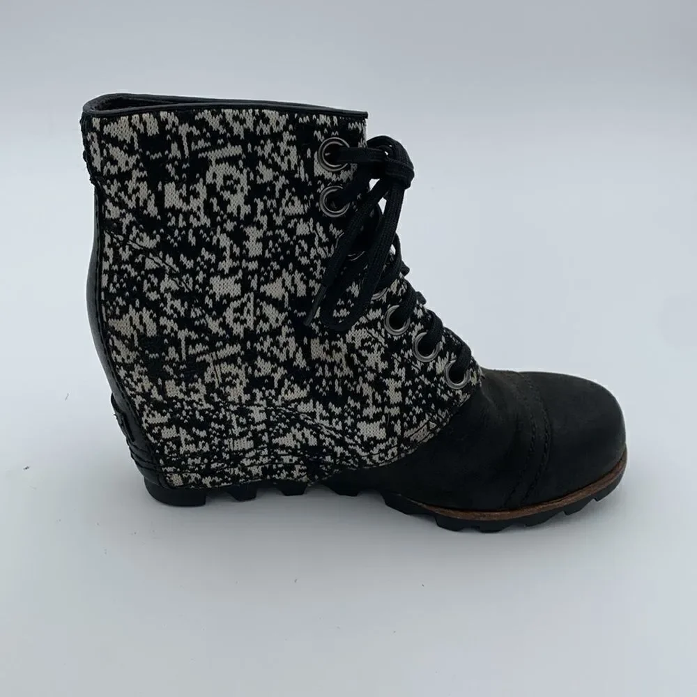 Sorel Joan of Arc Lexie wedge ankle boots black and white Womans size 6.5